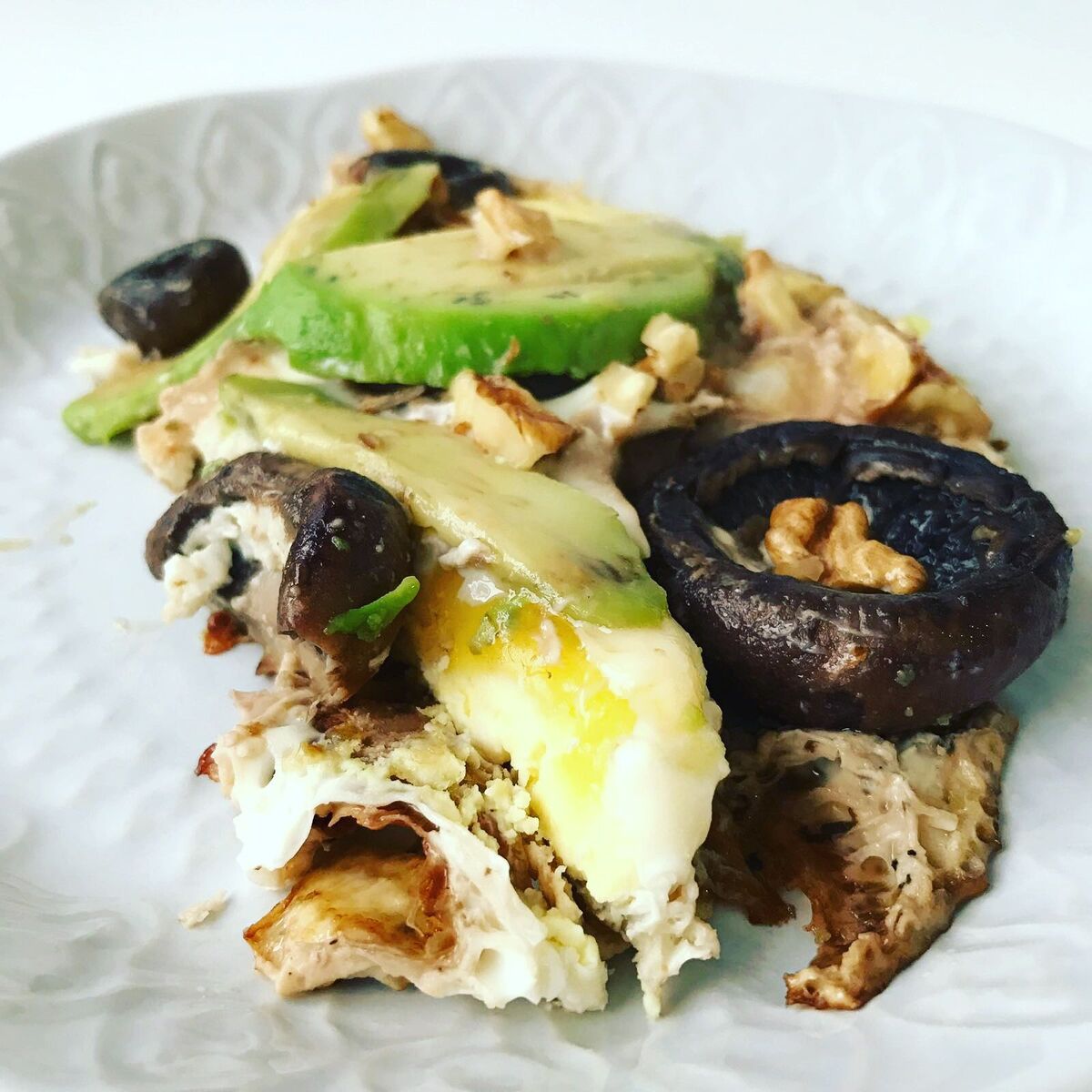 Frittata de champiñones, aguacate  y nueces