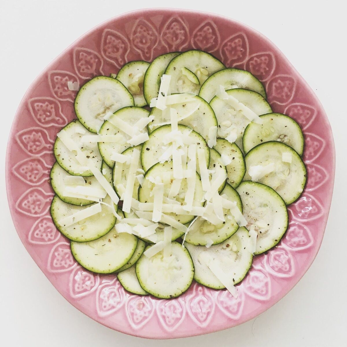 Carpaccio de calabacín y queso curado