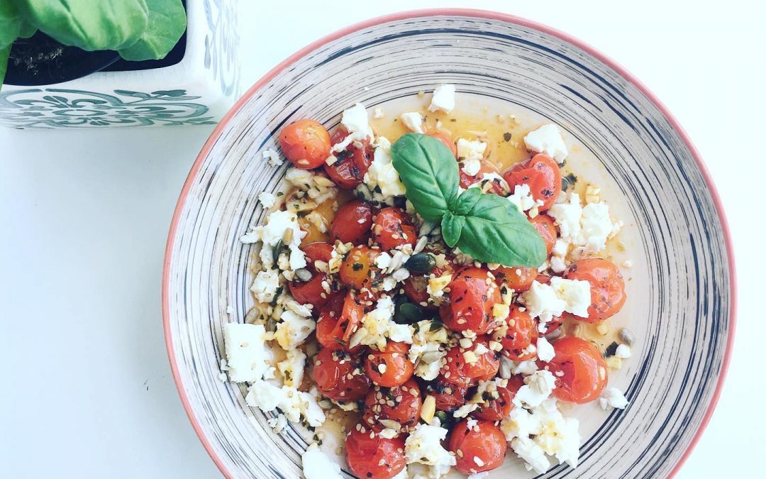 TOMATES CON QUESO FETA