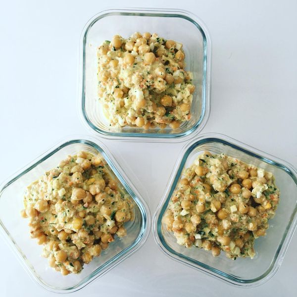 GARBANZOS CON HUEVO, ALMENDRAS Y NATA